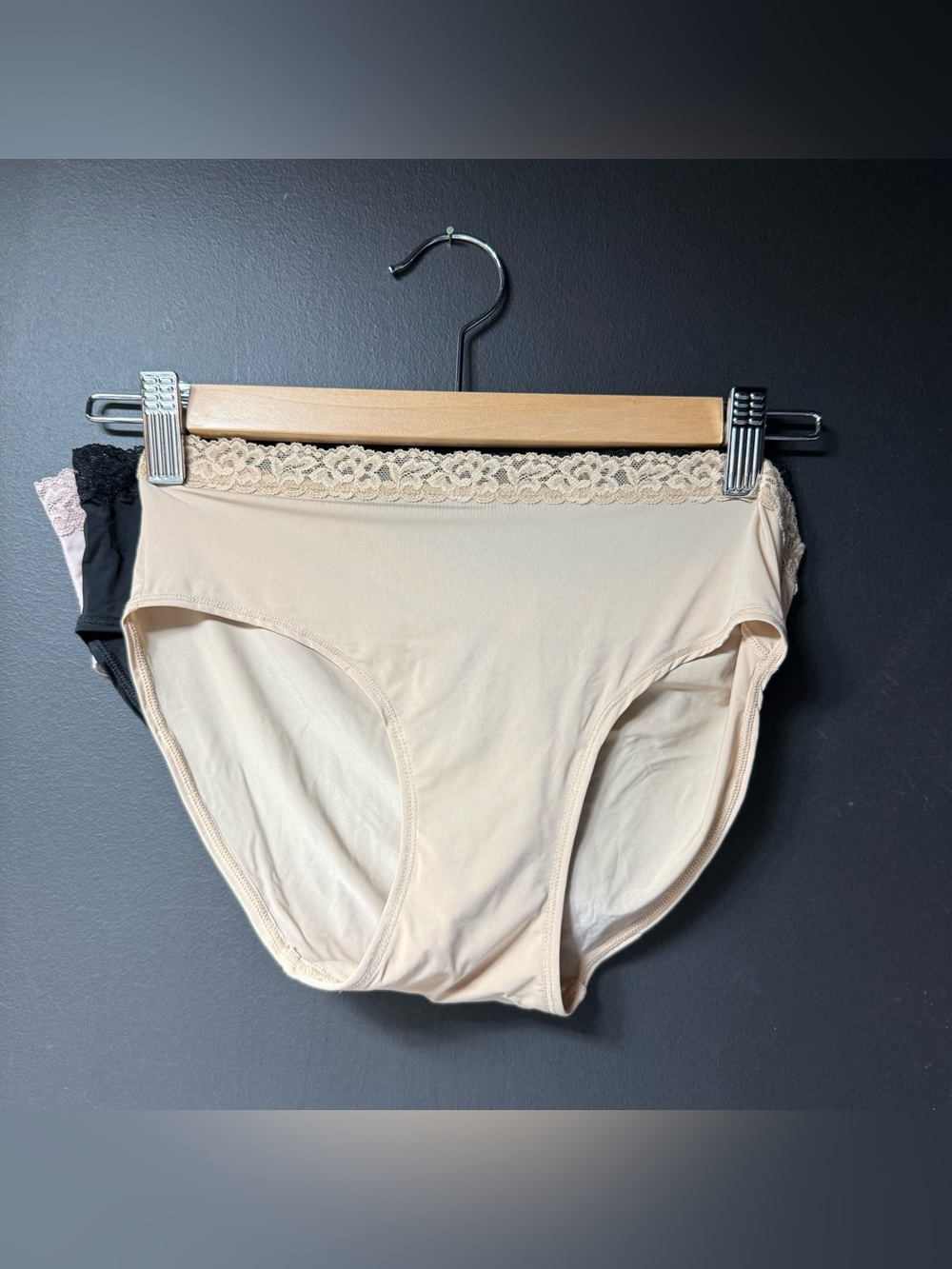 Natori Finishing Touch Lace Trim Brief Panty 7743365 Size S
